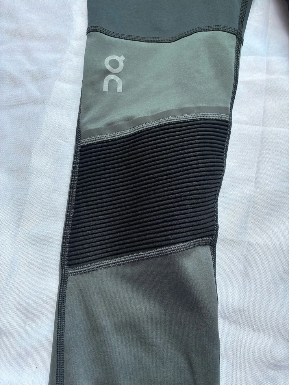 On Running waistband zippers reflective